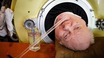 Ông Paul Alexander sống bằng lá phổi sắt khổng lồ.