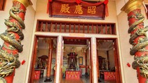 Chánh điện Hải Nam Cổ Miếu thờ bài vị 108 anh linh.