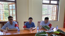 Phóng viên làm việc với đại diện Ban GPMB huyện Yên Thủy