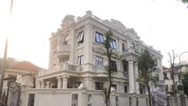 Công trình này được cho là của một Đại tá rất nhiều tiền đang xây dựng lâu đài phá vỡ quy hoạch chung tại khu biệt thự 5,2ha