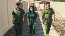 Công an dẫn giải đối tượng Lê Thị Y Rắc
