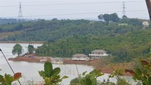 Khu nghỉ dưỡng mọc lên trên đất rừng bán ngập lòng hồ thủy điện Đắk R'tih (Đắk Nông)