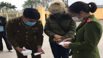 Người phụ nữ bán hàng nghìn khẩu trang y tế 'trôi nổi' tại khu công nghiệp ở Hà Nam