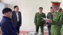 Bắt cựu giám đốc văn phòng đăng ký đất đai và thuộc cấp