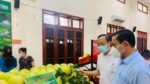 Gian hàng trưng bày bưởi Phúc Trạch tại Hội nghị.