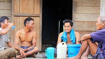 Người dân làng Đê Bơ Tứk uống rượu suốt ngày đêm