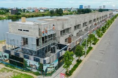 Các căn nhà đã xây xong phần thô.