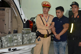 Công an tỉnh Quảng NInh bắt giữ đối tượng vận chuyển 100 bánh Heroin