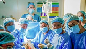Ekip y, bác sĩ thực hiện thành công ca can thiệp tim bào thai ngày 28/5. Ảnh: BVCC