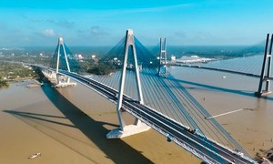 Công trình trọng điểm Cầu Mỹ Thuận 2 hoàn thành, đưa vào sử dụng đã góp phần rút ngắn khoảng cách di chuyển giữa các tỉnh/thành trong và ngoài khu vực Tây Nam Bộ, mở ra cơ hội cho thị trường BĐS Tây Nam Bộ phát triển.