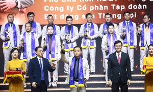 Ông Nguyễn Thanh Quyền nhận giải thưởng Top 100 Doanh nhân trẻ tiêu biểu năm 2022
