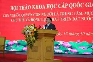 GS.TS Nguyễn Xuân Thắng, Uỷ viên Bộ Chính trị phát biểu khai mạc và đề dẫn Hội thảo.