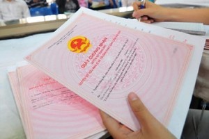 Đề xuất giao thẩm quyền cấp sổ đỏ lần đầu cho cấp xã. (Ảnh: Phan Anh)