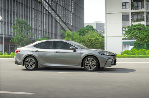 Toyota Việt Nam công bố giá chính thức cho Camry hoàn toàn mới 2024