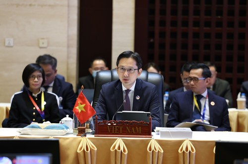 Thứ trưởng Đỗ Hùng Việt phát biểu tại các Hội nghị.