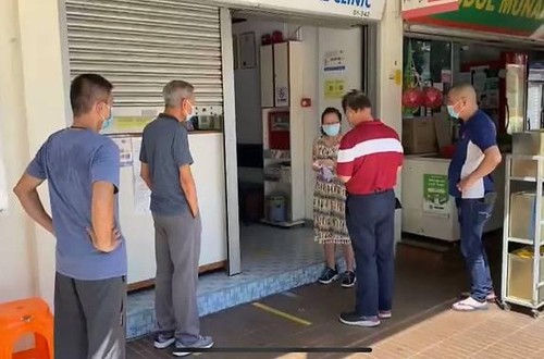 Nhiều người dân Singapore lựa chọn vắc-xin Sinopharm, Sinovac để tiêm tăng cường vì một lợi ích không ngờ