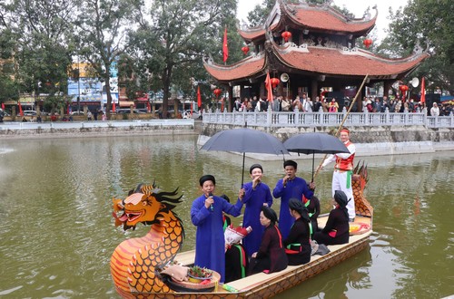 Các Câu lạc bộ quan họ biểu diễn tại Hội Lim.