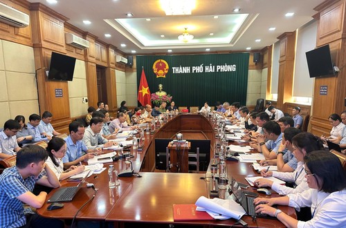 Quang cảnh buổi làm việc với các công dân huyện Vĩnh Bảo.