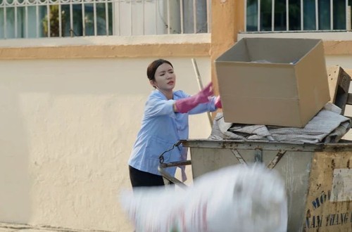 “Dịu dàng màu nắng” kể về cuộc sống đầy sắc màu của những công nhân (ảnh trong phim).