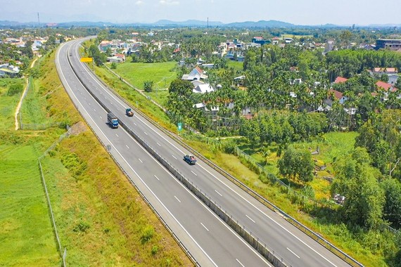 Cao tốc Đà Nẵng - Quảng Ngãi.