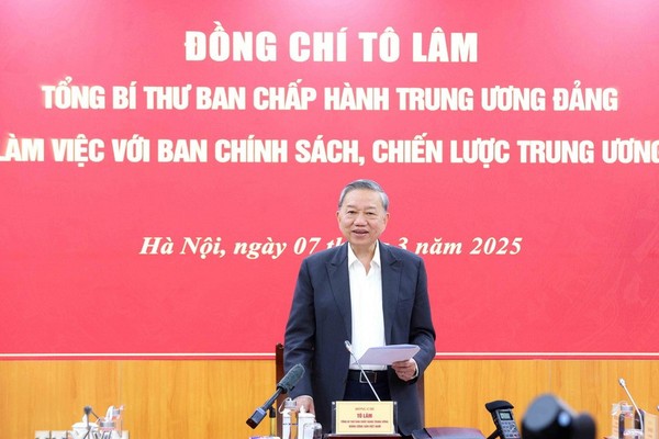Tổng Bí thư Tô Lâm trong buổi làm việc với Ban Chính sách, chiến lược Trung ương về một số giải pháp chiến lược nhằm tạo đột phá phát triển kinh tế tư nhân vào tháng 3/2025. Ảnh: TTXVN