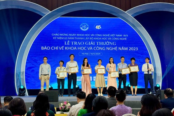 Lễ trao Giải Báo chí về KHCN năm 2023