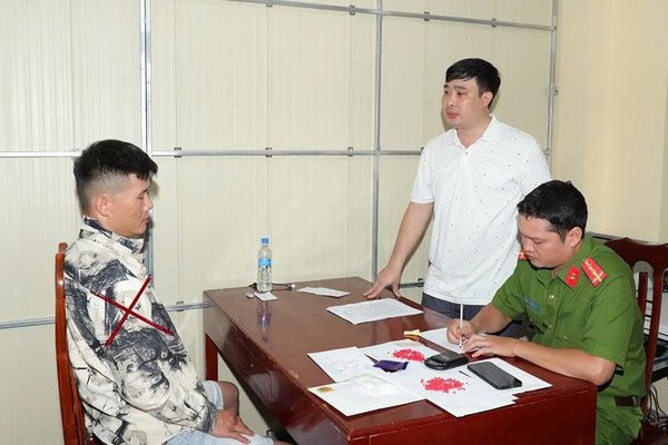 Đối tượng Phan Tuấn Hiệp tại cơ quan Công an.