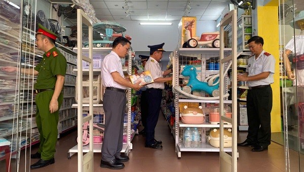 Đoàn kiểm tra liên ngành số 2, thực hiện đợt cao điểm đấu tranh, ngăn chặn, đẩy lùi tình trạng buôn lậu, gian lận thương mại, hàng giả, xâm phạm quyền sở hữu trí tuệ trên địa bàn.