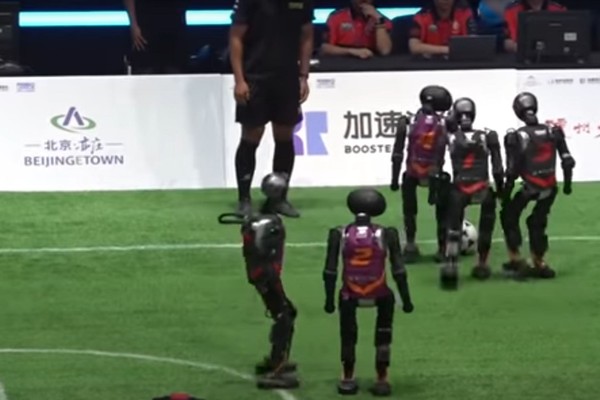 Hình ảnh chụp màn hình Video trận đấu giữa các Robot