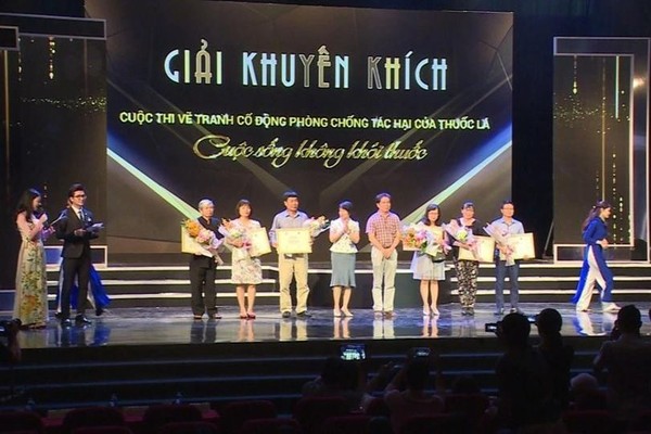 Trao giải một cuộc thi vẽ tranh về phòng chống tác hại của thuốc lá (Ảnh minh họa)