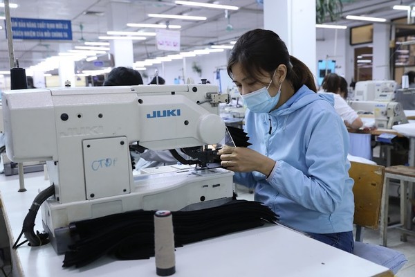Bộ luật Lao động hiện hành cũng đã quy định cụ thể trách nhiệm cho từng cấp, ngành, nhằm mục đích bảo đảm an toàn tính mạng, sức khỏe cho NLĐ. (Ảnh minh họa: Quang Vinh)