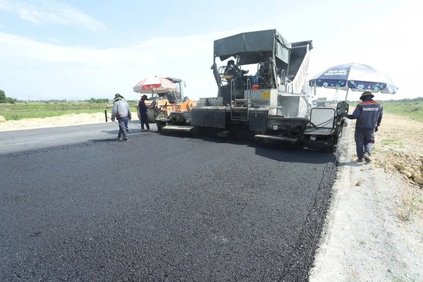 Ngành xây dựng đang triển khai đồng loạt nhiều dự án xây dựng kết cấu hạ tầng giao thông trên phạm vi toàn quốc. (Ảnh: Báo Xây dựng)