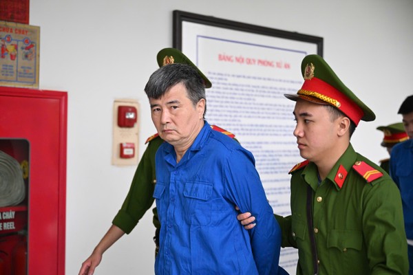 Bị cáo An bị dẫn giải đến tòa. (Ảnh: D.Lam)
