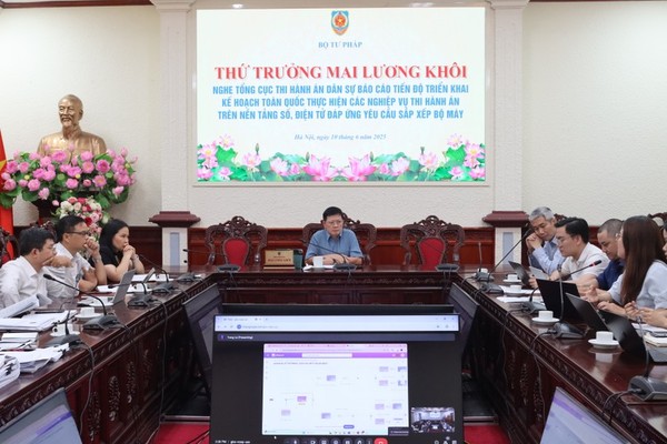 Quang cảnh một buổi làm việc về đẩy mạnh chuyển đổi số trong thi hành án dân sự do Thứ trưởng Mai Lương Khôi chủ trì. (Ảnh: H.G)