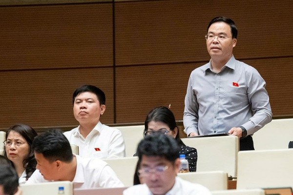 Đại biểu Trần Văn Khải phát biểu tại phiên họp. Ảnh: Quochoi.vn
