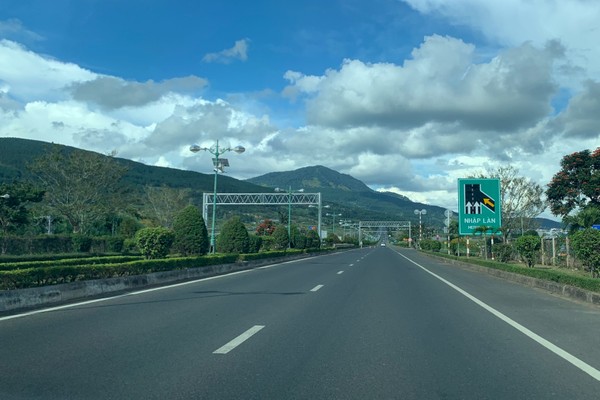 Cao tốc Liên Khương - Prenn dẫn vào trung tâm TP Đà Lạt, Lâm Đồng.