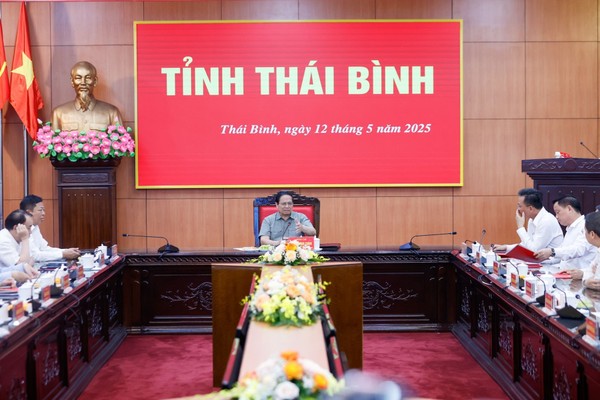 Thủ tướng Phạm Minh Chính nhấn mạnh tỉnh cần lấn biển để có không gian mới cho khu kinh tế, hạ tầng, công nghiệp để phát triển bứt phá. (Ảnh: VGP)