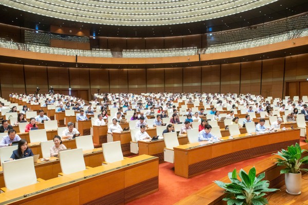 Quang cảnh phiên làm việc ngày 13/5. (Ảnh trong bài: Cổng TTĐTQH)