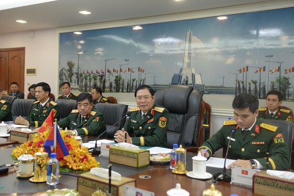 Đại tướng Nguyễn Tân Cương phát biểu tại hội đàm. (Ảnh: Văn Hiếu)