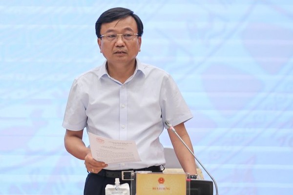 Thứ trưởng Bộ Xây dựng Nguyễn Danh Huy thông tin tới báo chí về phương án bỏ giấy phép xây dựng đối với các công trình, nhà ở của người dân. (Ảnh: VGP).