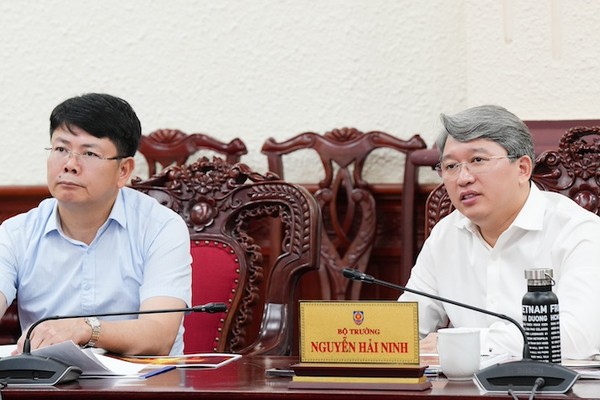 Bộ trưởng Nguyễn Hải Ninh, Thứ trưởng Nguyễn Thanh Tịnh làm việc với các đơn vị về triển khai tổ chức các hoạt động chuẩn bị cho Lễ kỷ niệm 80 năm Ngày truyền thống ngành Tư pháp Việt Nam.