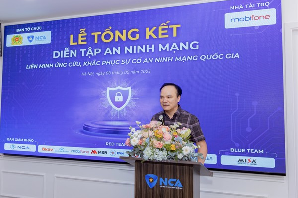 Thượng tá Lê Xuân Thủy - Giám đốc Trung tâm An ninh mạng quốc gia, Trưởng ban tổ chức Diễn tập tại buổi Tổng kết. (Ảnh NCA)