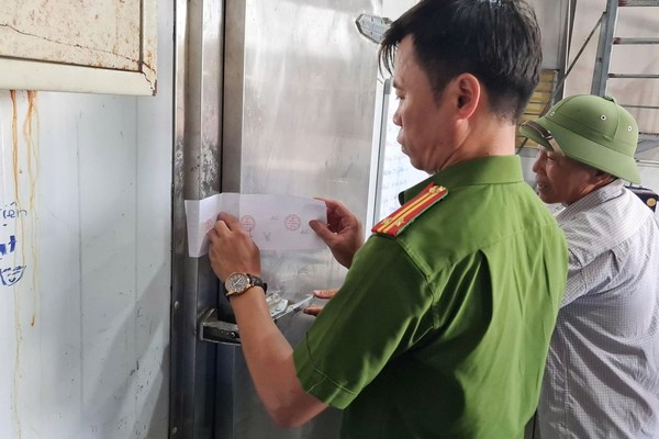 Lực lượng chức năng đã tạm thời niêm phong toàn bộ số hải sản.