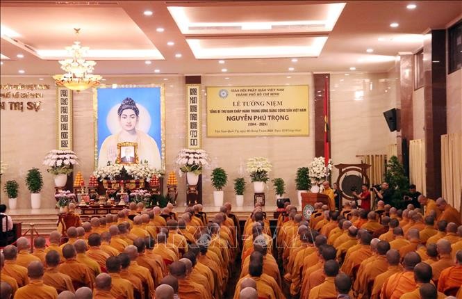 Quang cảnh lễ viếng theo nghi lễ Phật giáo tại Việt Nam Quốc tự. Ảnh: Xuân Khu/TTXVN 