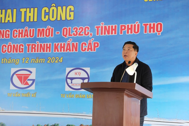 Ông Trần Hồng Minh, Bộ trưởng Bộ GTVT phát lệnh khởi công thi công cầu Phong Châu mới.