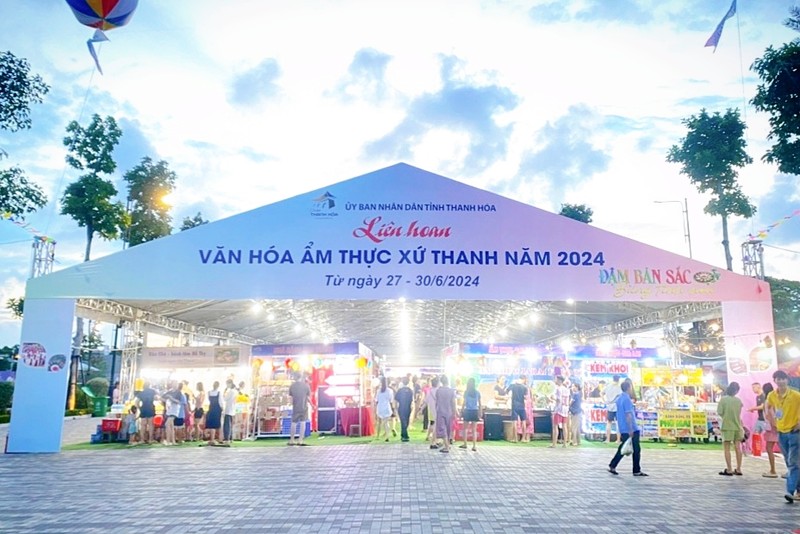 Liên hoan văn hóa ẩm thực xứ Thanh năm 2024 tại TP Sầm Sơn đưa sản phẩm OCOP Thanh Hóa đến với hàng nghìn du khách.