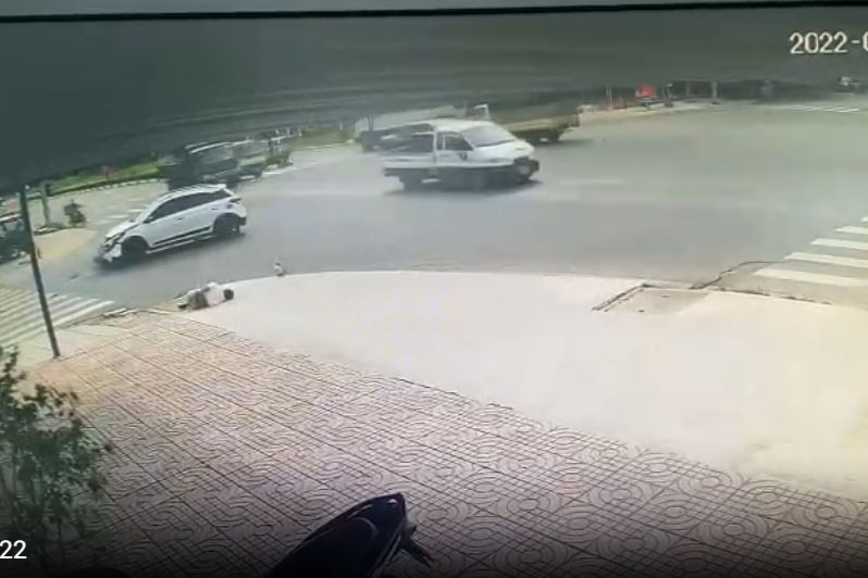 Hiện trường vụ TNGT ngày 26/5/2022. (Hình cắt từ clip)