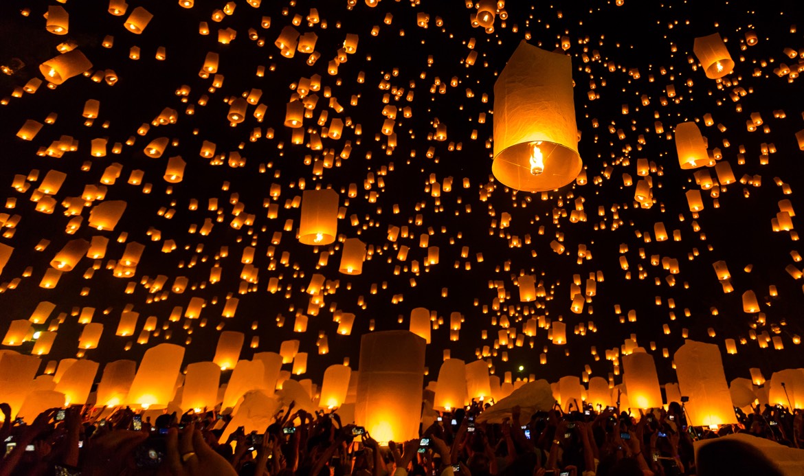 Chiêm ngưỡng lễ hội thả đèn trời huyền ảo ở Chiang Mai