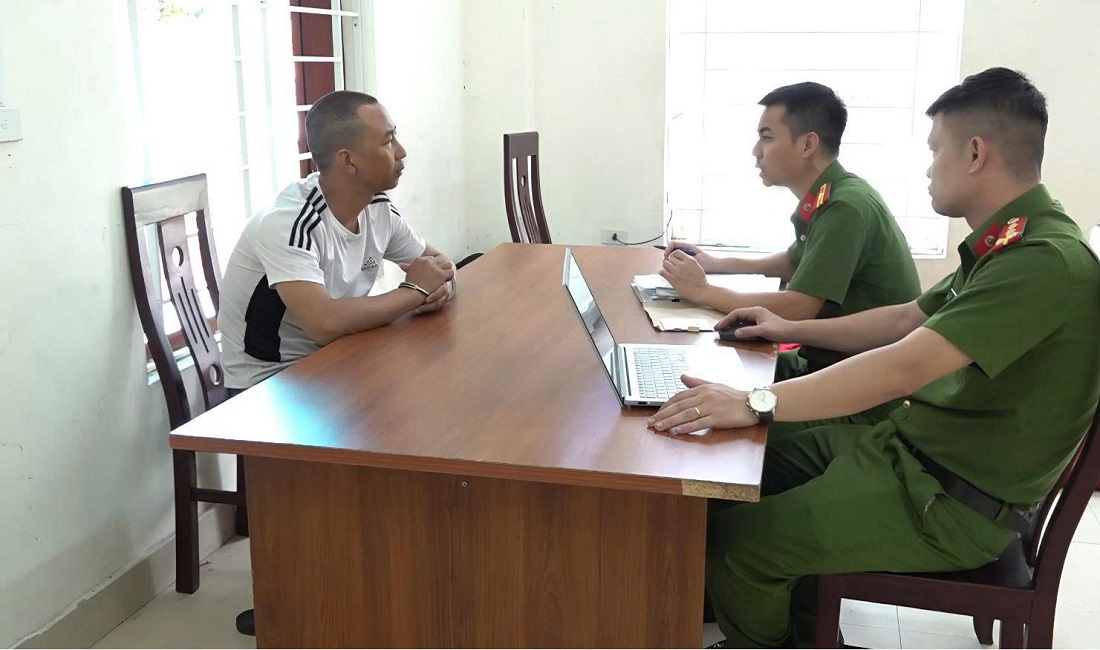 Cảnh sát dởm bị bắt lần thứ 4 khi lừa đảo chiếm đoạt tài sản nhiều sinh viên