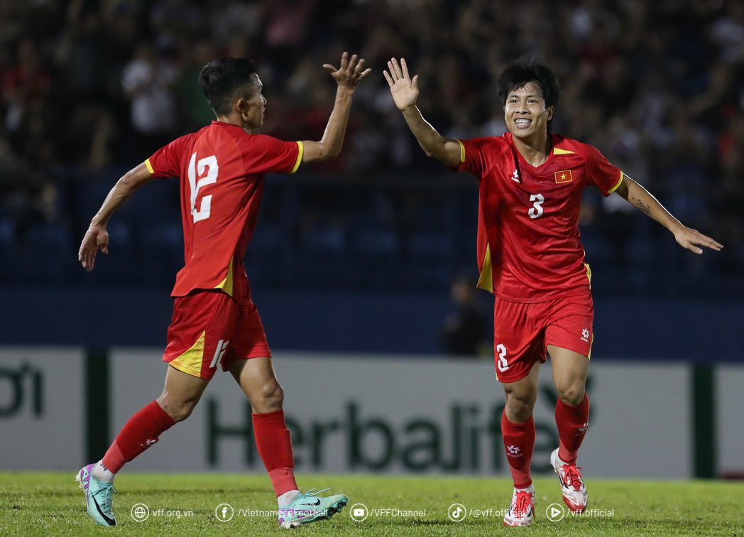 HLV Kim Sang Sik: 'Tôi chưa hoàn toàn hài lòng với kết quả này'